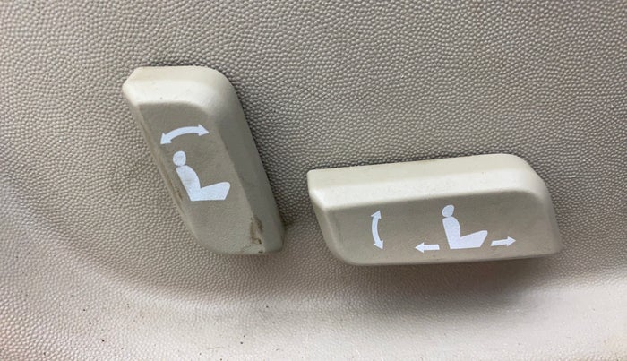 2017 Mahindra XUV500 W10, Diesel, Manual, 99,576 km, Driver Side Adjustment Panel