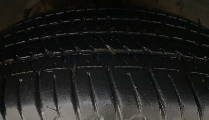 2017 Mahindra XUV500 W10, Diesel, Manual, 99,576 km, Right Front Tyre Tread