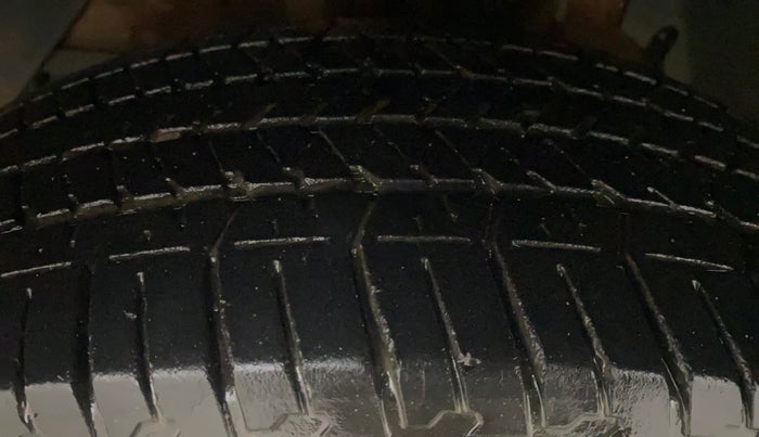 2017 Mahindra XUV500 W10, Diesel, Manual, 99,576 km, Left Front Tyre Tread