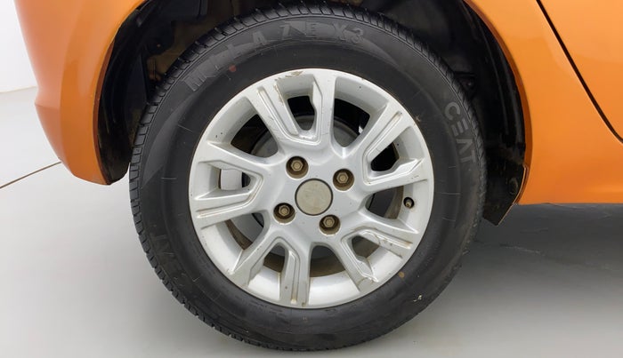 2016 Tata Tiago XZ 1.2 REVOTRON, Petrol, Manual, 68,480 km, Right Rear Wheel