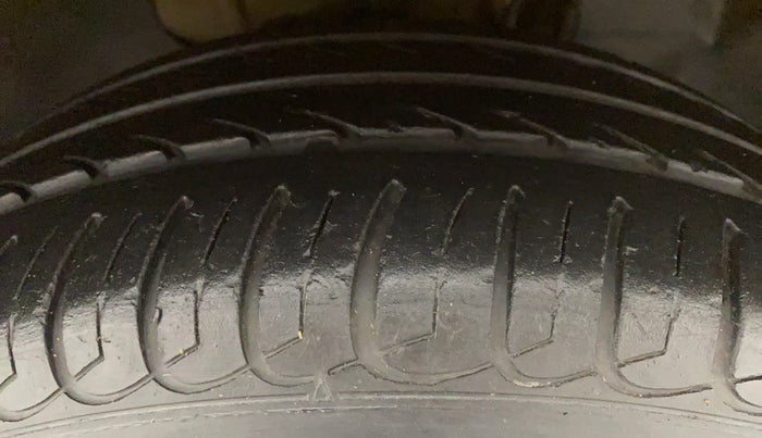 2016 Tata Tiago XZ 1.2 REVOTRON, Petrol, Manual, 68,480 km, Right Front Tyre Tread