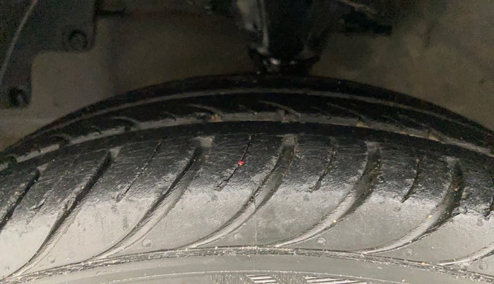 2015 Hyundai Eon MAGNA +, Petrol, Manual, 49,679 km, Left Front Tyre Tread