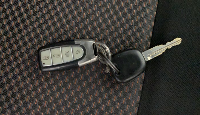 2021 Maruti S PRESSO LXI CNG, CNG, Manual, 78,653 km, Key Close Up