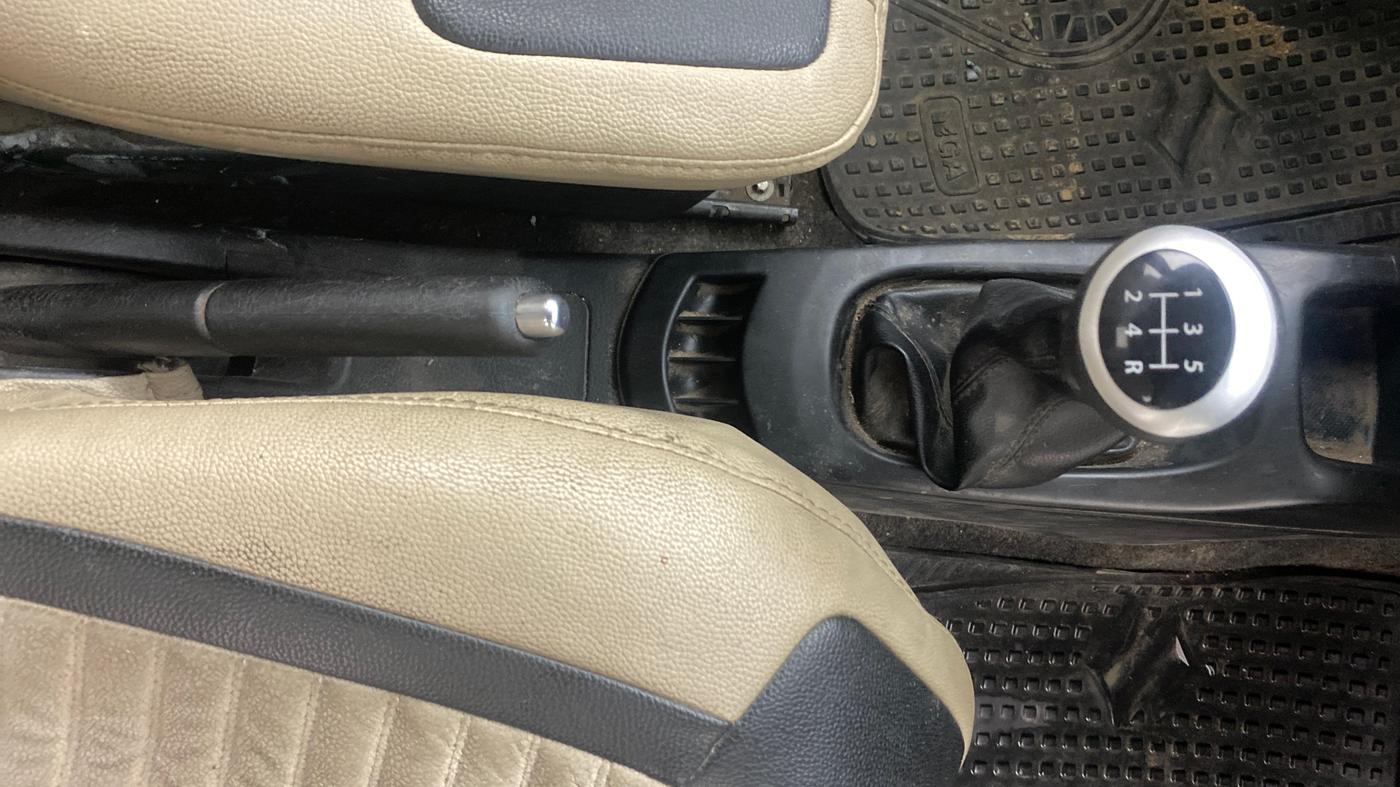 2018 Maruti Wagon R 1.0 VXI, Petrol, Manual, 47,841 km, Gear Lever