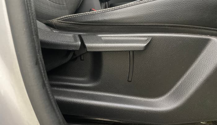 2020 KIA SONET HTK PLUS 1.0 IMT, Petrol, Manual, 73,835 km, Driver Side Adjustment Panel