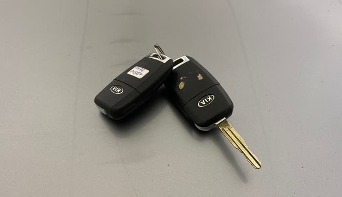 2020 KIA SONET HTK PLUS 1.0 IMT, Petrol, Manual, 73,835 km, Key Close Up