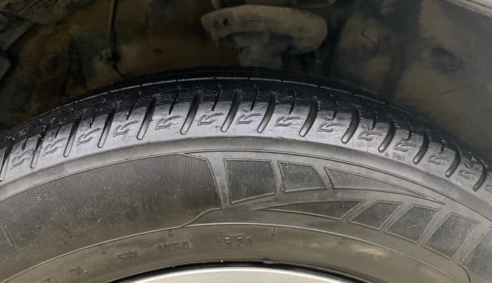 2020 KIA SONET HTK PLUS 1.0 IMT, Petrol, Manual, 73,835 km, Right Front Tyre Tread