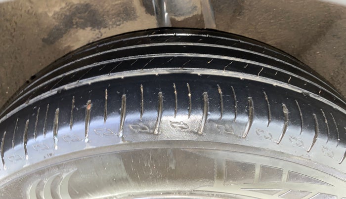 2023 Mahindra XUV700 MX P MT 5 STR, Petrol, Manual, 50,592 km, Left Rear Tyre Tread