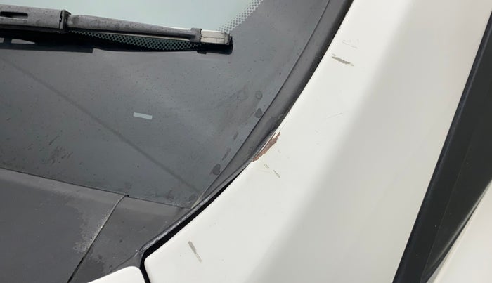 2016 Hyundai Xcent S 1.2 SPECIAL EDITION, CNG, Manual, 87,611 km, Left A pillar - Slight discoloration