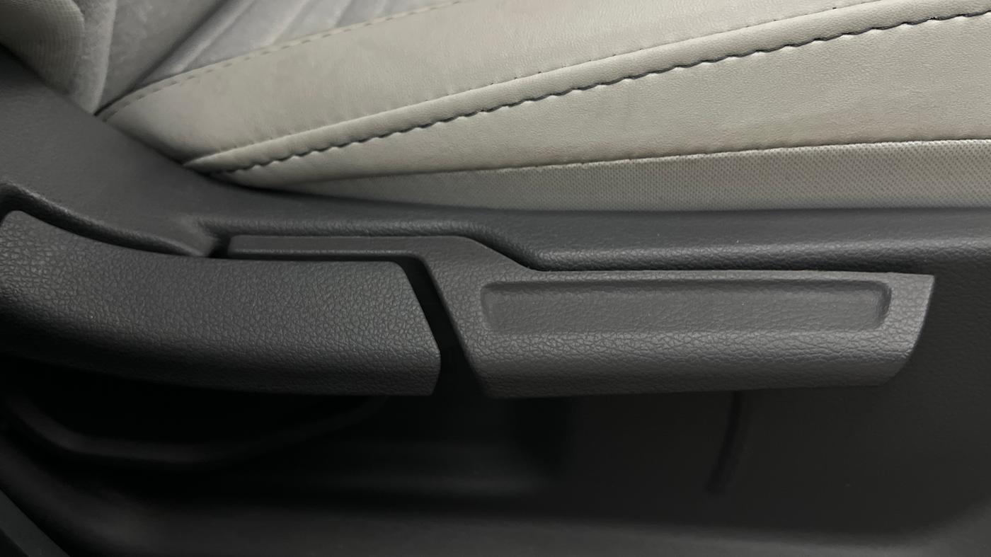 2025 Hyundai GRAND I10 NIOS ASTA AMT 1.2 KAPPA VTVT, Petrol, Automatic, 5,440 km, Driver Side Adjustment Panel