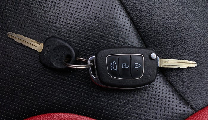 2021 Hyundai VENUE S 1.2, Petrol, Manual, 52,080 km, Key Close Up