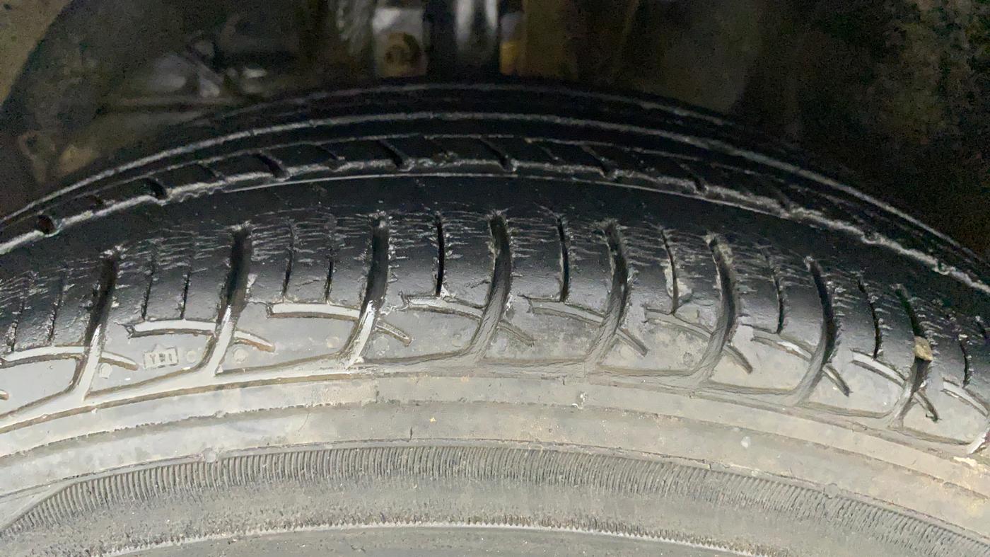 2017 Maruti Baleno DELTA PETROL 1.2, Petrol, Manual, 54,453 km, Left Front Tyre Tread