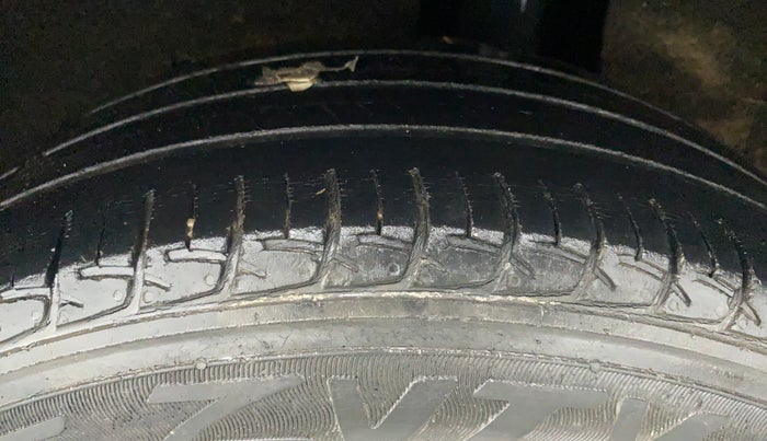 2017 Maruti Baleno DELTA PETROL 1.2, Petrol, Manual, 54,453 km, Left Rear Tyre Tread