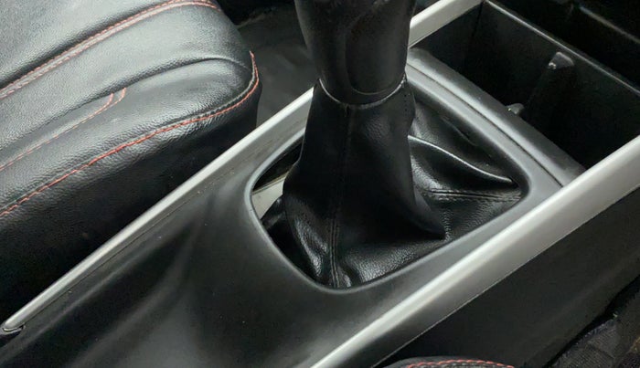 2017 Maruti Baleno DELTA PETROL 1.2, Petrol, Manual, 54,453 km, Gear lever - Boot cover slightly torn
