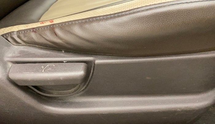2011 Hyundai i20 MAGNA (O) 1.2, Petrol, Manual, 30,862 km, Driver Side Adjustment Panel