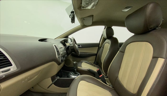 2011 Hyundai i20 MAGNA (O) 1.2, Petrol, Manual, 30,862 km, Right Side Front Door Cabin