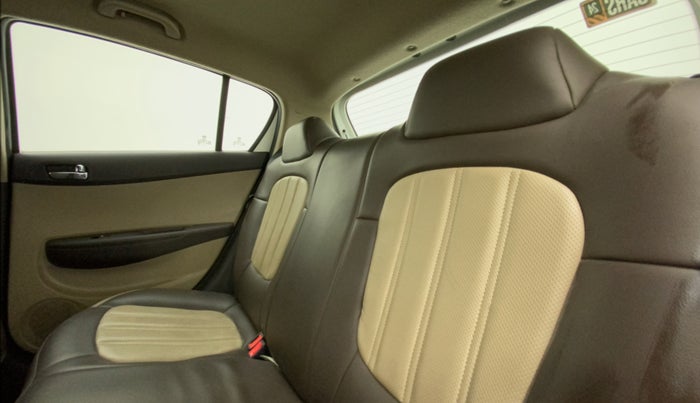 2011 Hyundai i20 MAGNA (O) 1.2, Petrol, Manual, 30,862 km, Right Side Rear Door Cabin