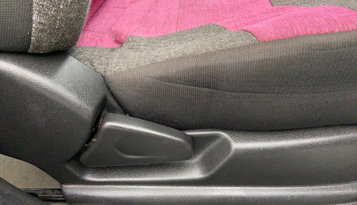 2017 Renault Kwid 1.0 RXL AT, Petrol, Automatic, 26,608 km, Driver Side Adjustment Panel
