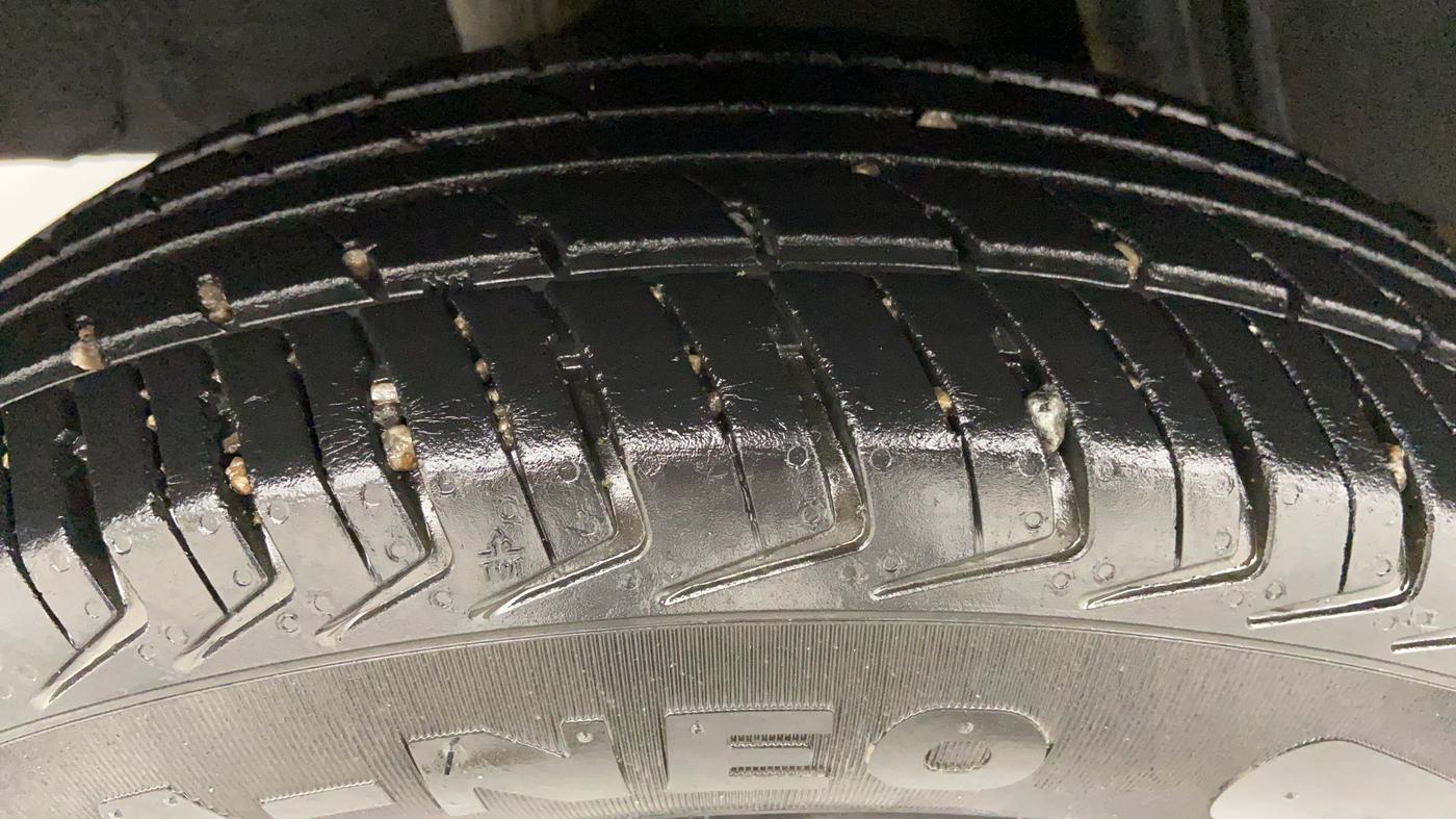 2017 Renault Kwid 1.0 RXL AT, Petrol, Automatic, 26,608 km, Right Rear Tyre Tread