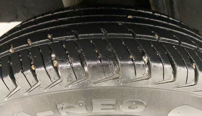 2017 Renault Kwid 1.0 RXL AT, Petrol, Automatic, 26,608 km, Right Rear Tyre Tread