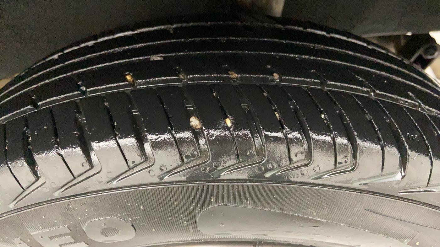 2017 Renault Kwid 1.0 RXL AT, Petrol, Automatic, 26,608 km, Left Rear Tyre Tread