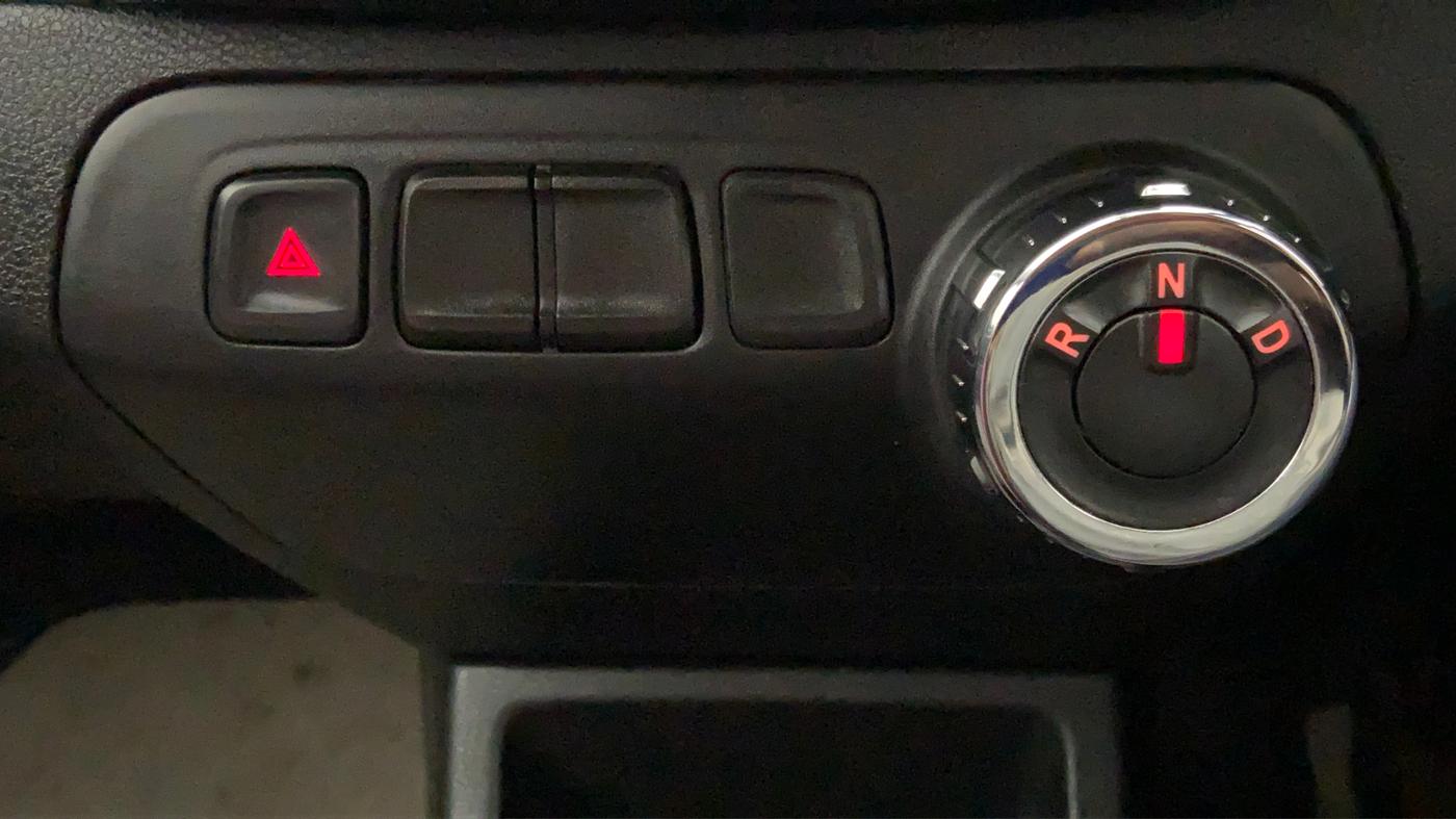 2017 Renault Kwid 1.0 RXL AT, Petrol, Automatic, 26,608 km, Gear Lever