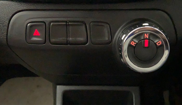 2017 Renault Kwid 1.0 RXL AT, Petrol, Automatic, 26,608 km, Gear Lever