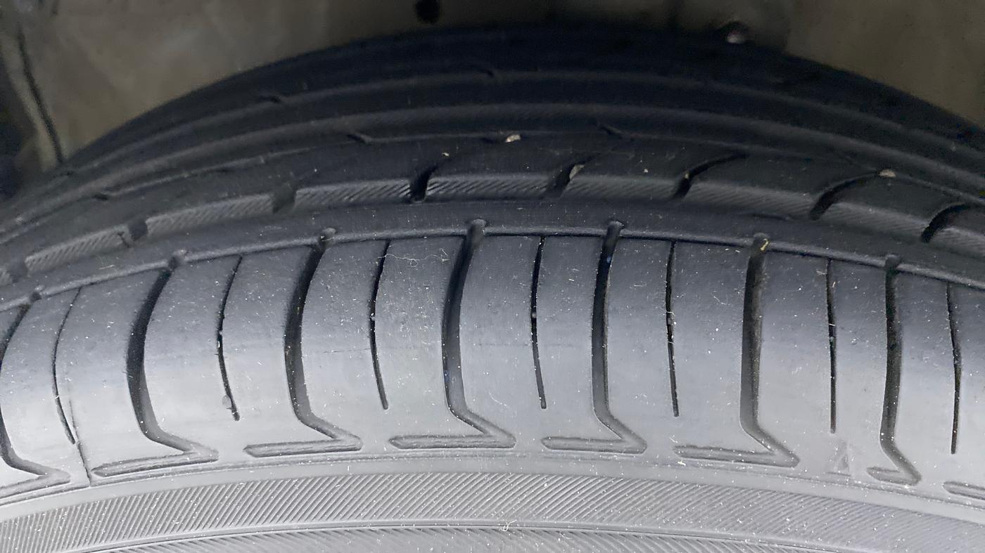 2017 Maruti Celerio ZXI AMT (O), Petrol, Automatic, 67,364 km, Left Front Tyre Tread