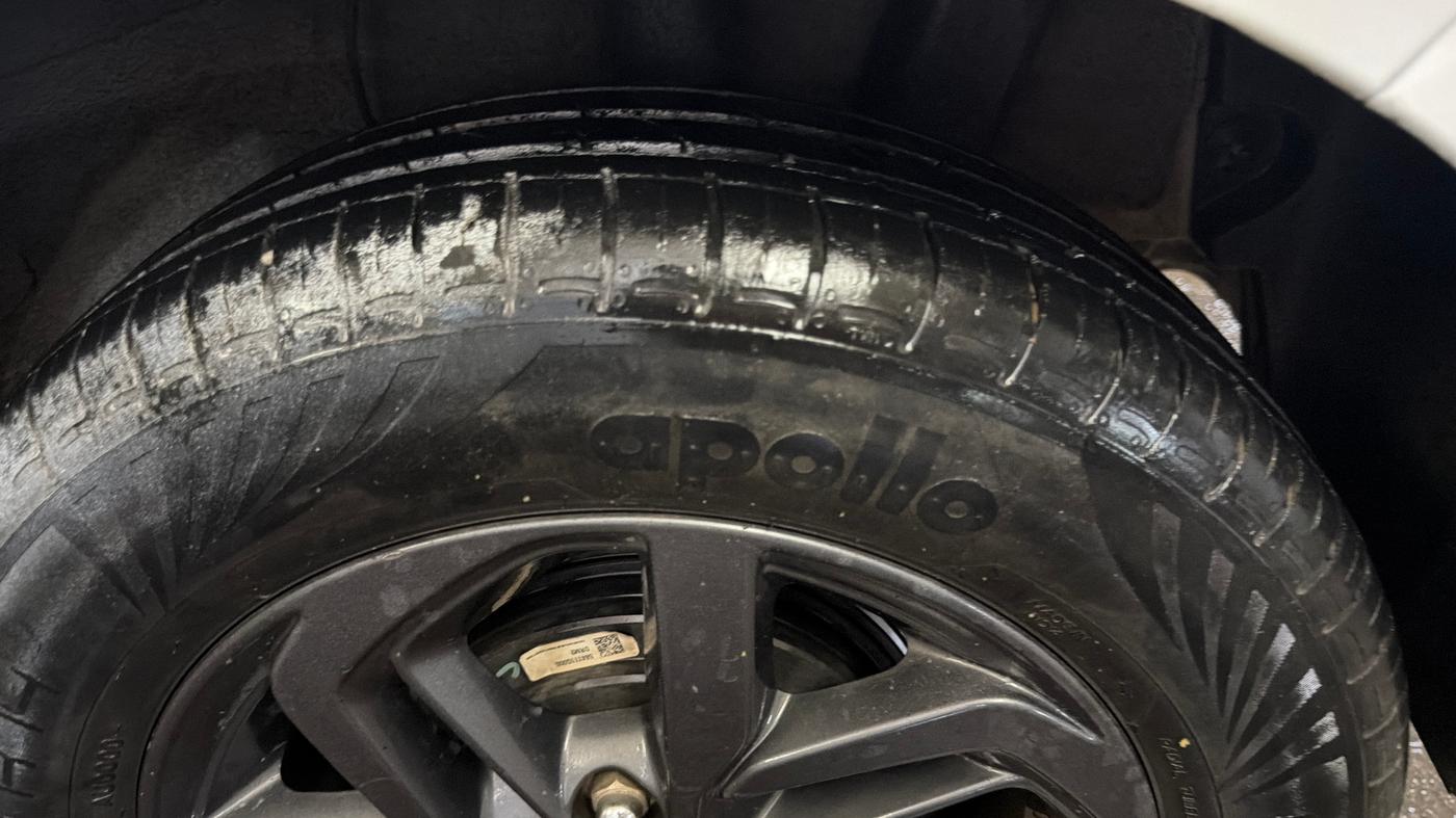 2022 Hyundai GRAND I10 NIOS SPORTZ AMT 1.2 KAPPA VTVT, Petrol, Automatic, 28,555 km, Left Rear Tyre Tread