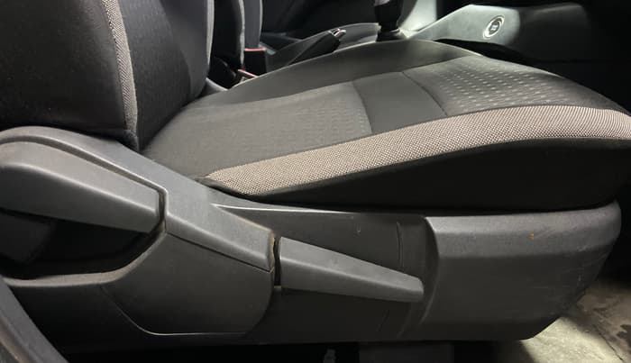 2024 Nissan MAGNITE Kuro Edition 1.0  MT , Petrol, Manual, 33,838 km, Driver Side Adjustment Panel
