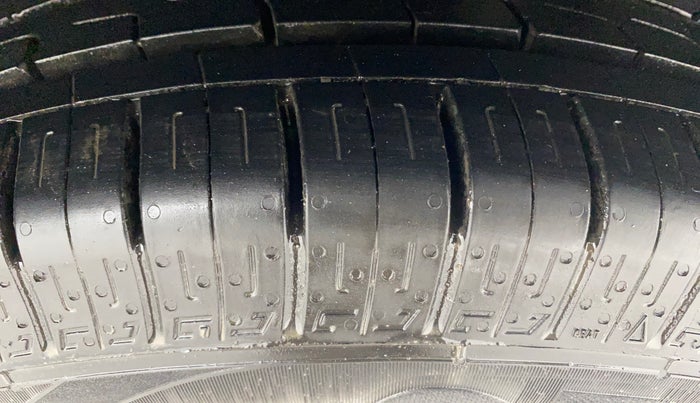 2017 Ford Figo Aspire TITANIUM 1.2 PETROL, Petrol, Manual, 32,168 km, Left Rear Tyre Tread