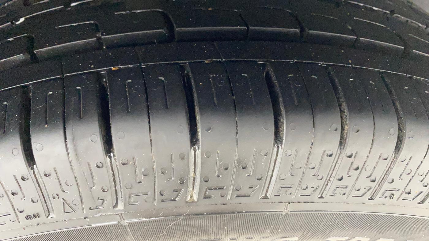 2017 Ford Figo Aspire TITANIUM 1.2 PETROL, Petrol, Manual, 32,188 km, Right Rear Tyre Tread