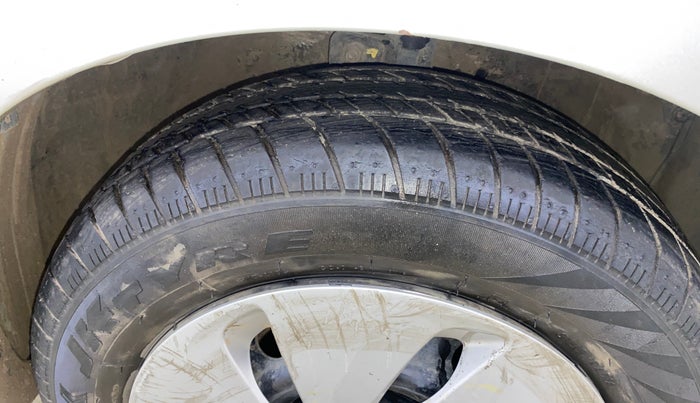 2016 Maruti Celerio VXI AMT (O), Petrol, Automatic, 56,830 km, Right Front Tyre Tread