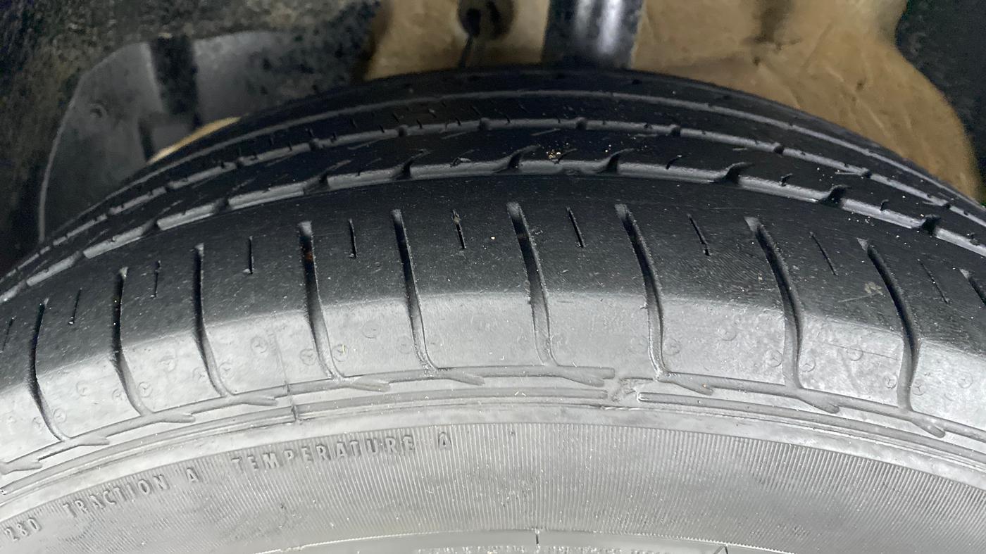 2020 MG HECTOR PLUS SHARP DCT, Petrol, Automatic, 19,595 km, Left Front Tyre Tread