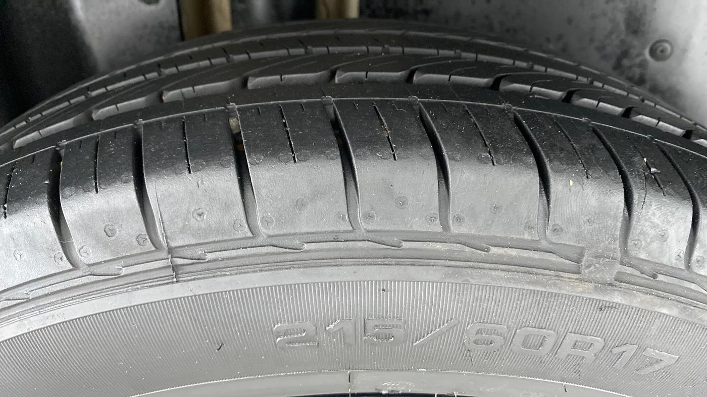 2020 MG HECTOR PLUS SHARP DCT, Petrol, Automatic, 19,595 km, Right Rear Tyre Tread