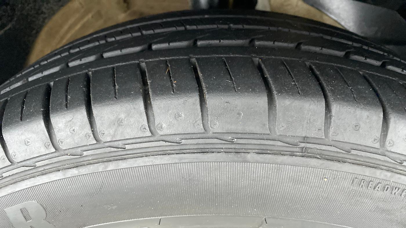 2020 MG HECTOR PLUS SHARP DCT, Petrol, Automatic, 19,595 km, Right Front Tyre Tread