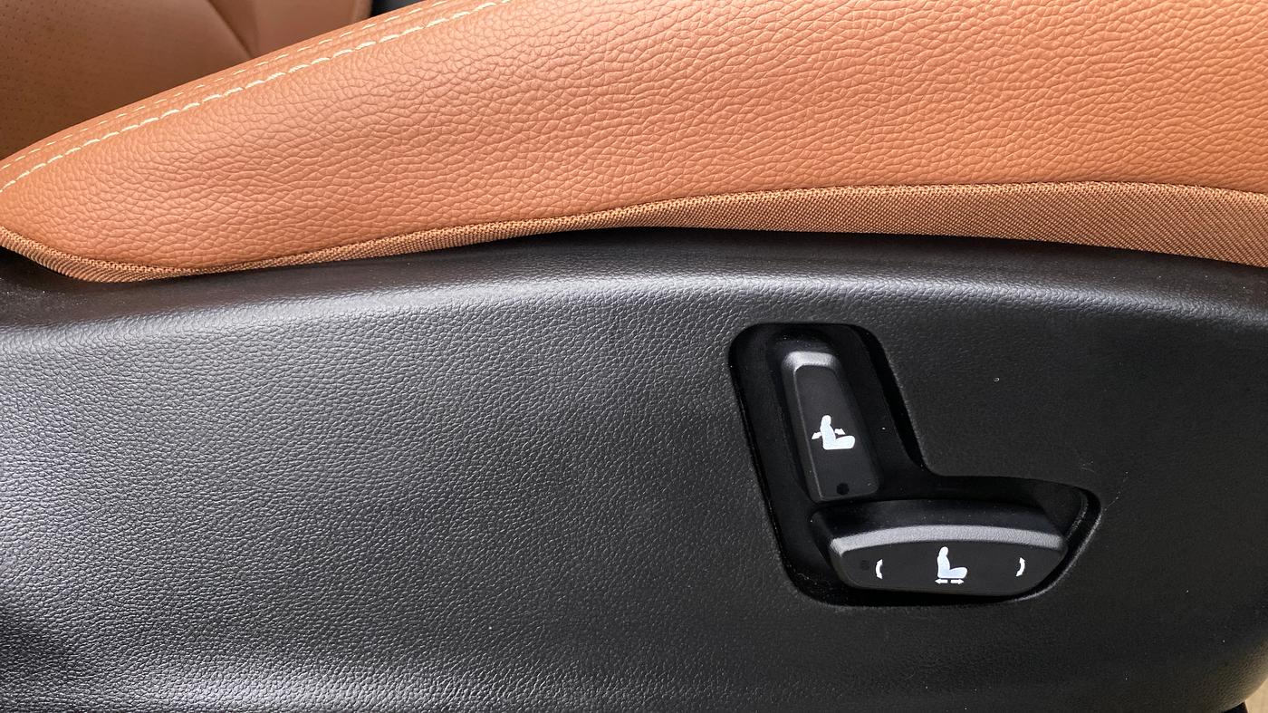 2020 MG HECTOR PLUS SHARP DCT, Petrol, Automatic, 19,595 km, Driver Side Adjustment Panel