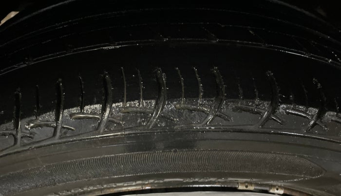 2017 Maruti Baleno DELTA PETROL 1.2, Petrol, Manual, 73,583 km, Right Rear Tyre Tread