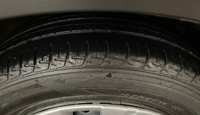 2017 Maruti Baleno DELTA PETROL 1.2, Petrol, Manual, 73,583 km, Right Front Tyre Tread