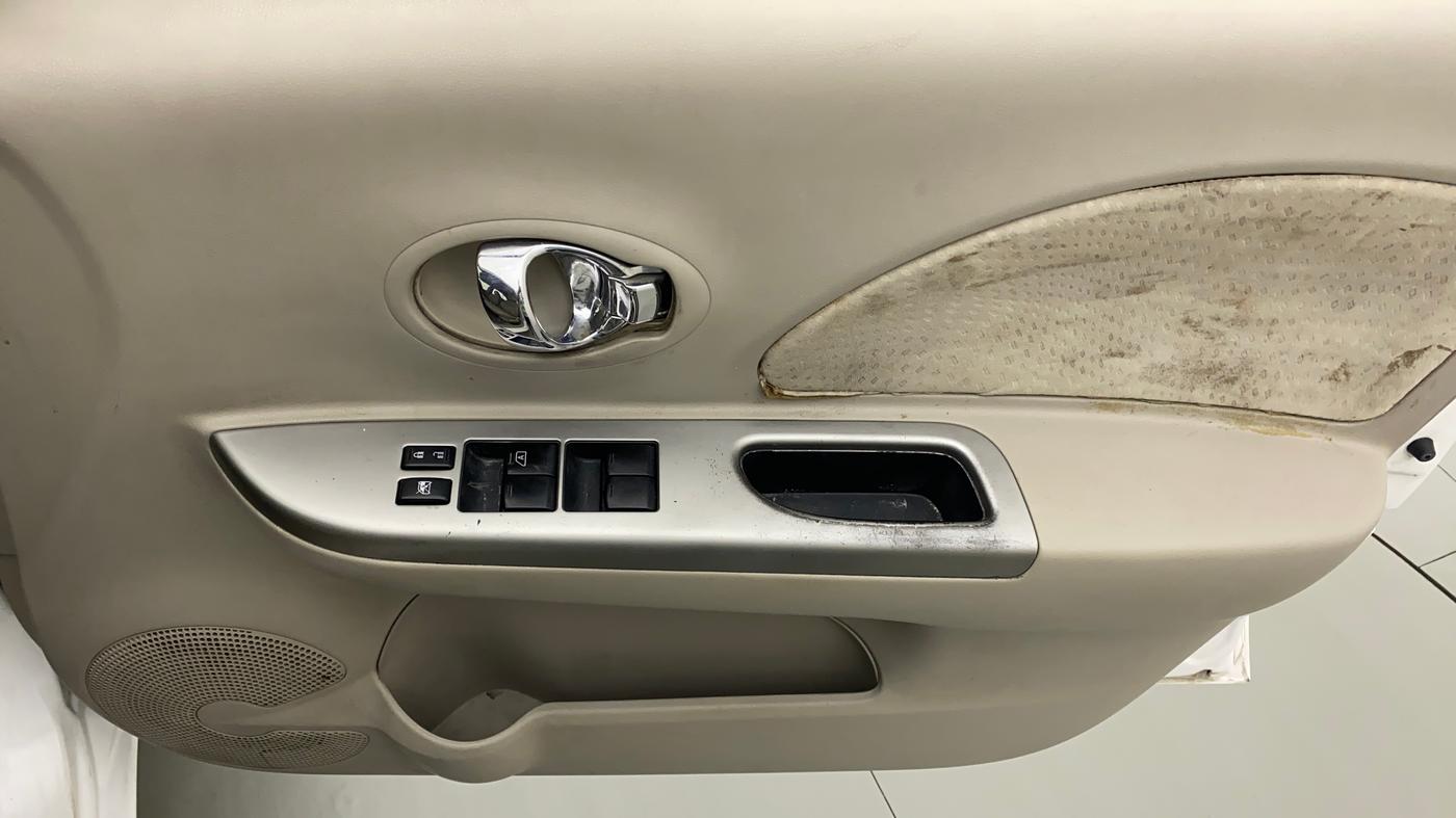 2015 Nissan Micra XV CVT, Petrol, Automatic, 54,854 km, Driver Side Door Panels Control