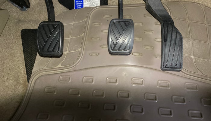 2016 Maruti Ciaz VXI+, Petrol, Manual, 53,901 km, Pedals