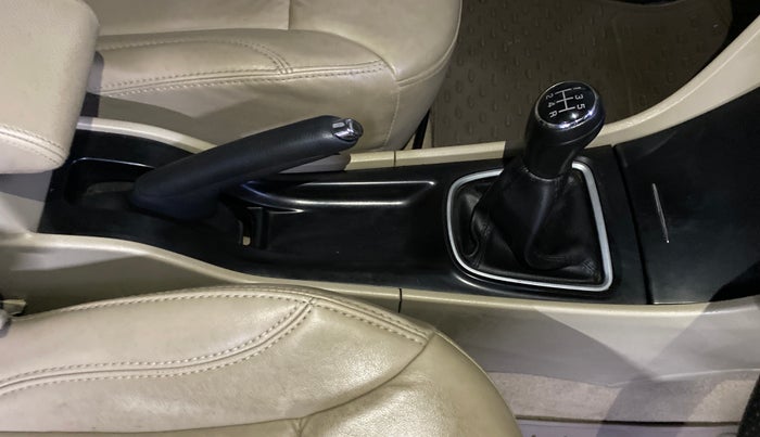 2016 Maruti Ciaz VXI+, Petrol, Manual, 53,901 km, Gear Lever