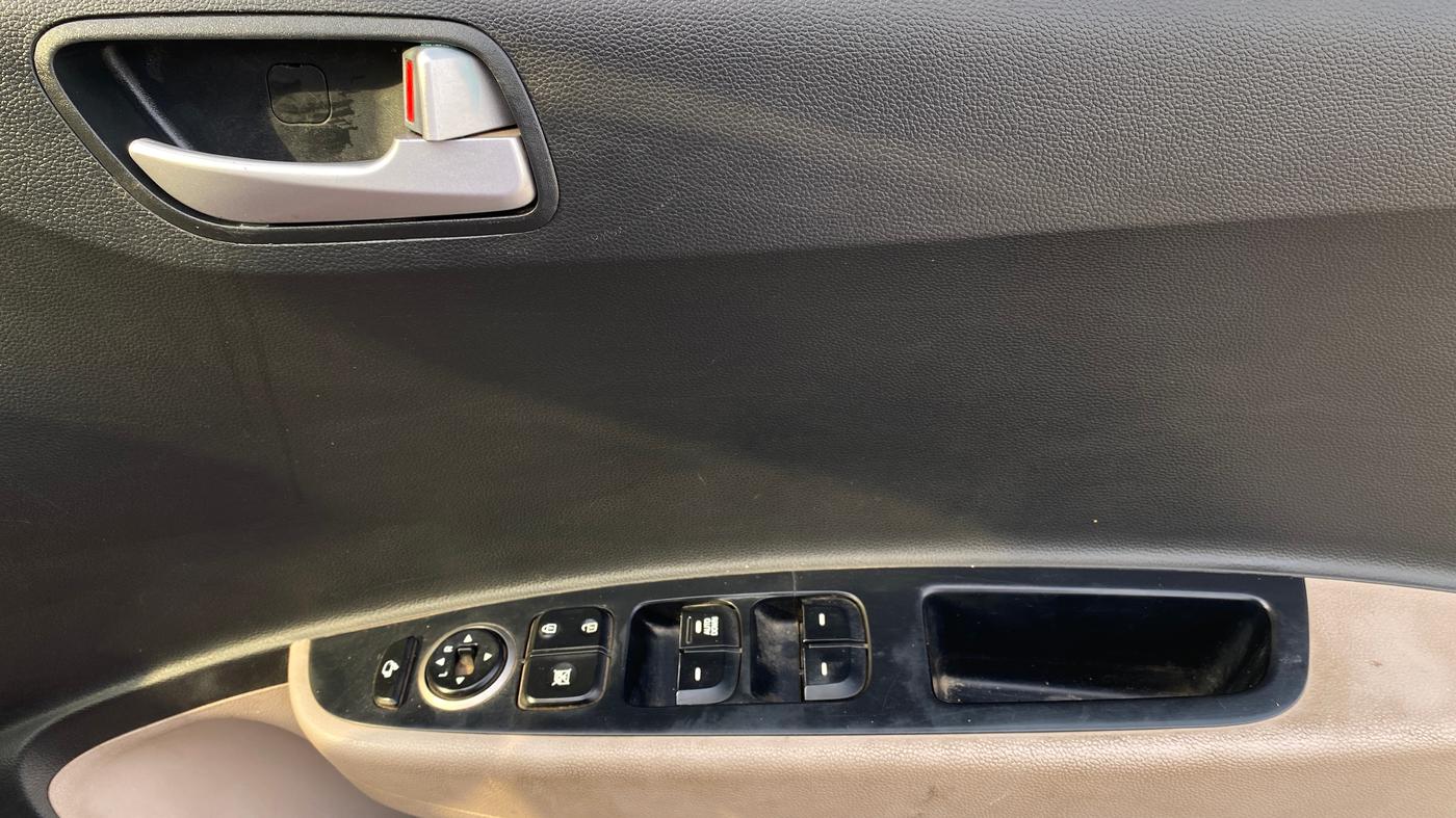 2019 Hyundai Grand i10 SPORTZ 1.2 KAPPA VTVT, Petrol, Manual, 71,563 km, Driver Side Door Panels Control