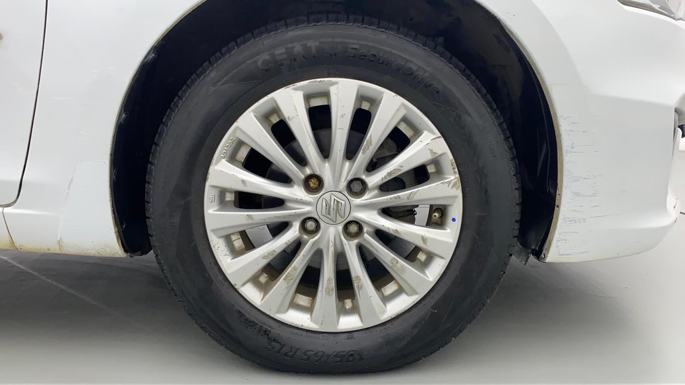 2016 Maruti Ciaz  ZDI SHVS, Diesel, Manual, 83,077 km, Right Front Wheel