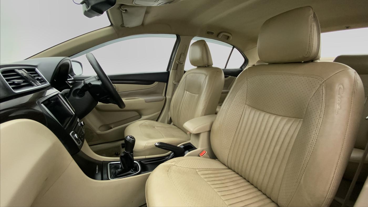 2016 Maruti Ciaz  ZDI SHVS, Diesel, Manual, 83,077 km, Right Side Front Door Cabin