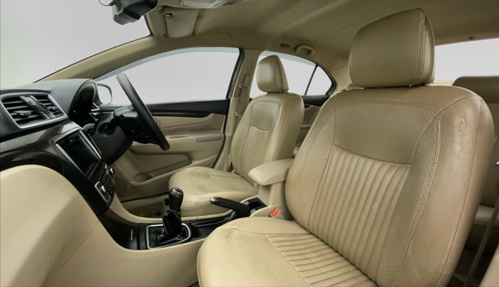 2016 Maruti Ciaz  ZDI SHVS, Diesel, Manual, 83,077 km, Right Side Front Door Cabin