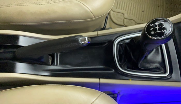 2016 Maruti Ciaz  ZDI SHVS, Diesel, Manual, 83,077 km, Gear Lever