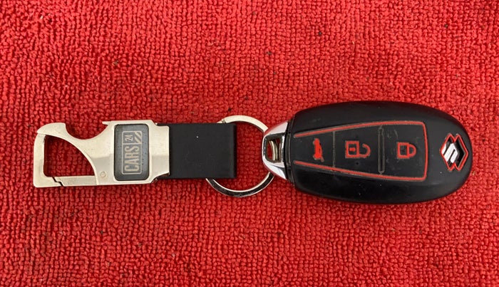 2016 Maruti Ciaz  ZDI SHVS, Diesel, Manual, 83,077 km, Key Close Up