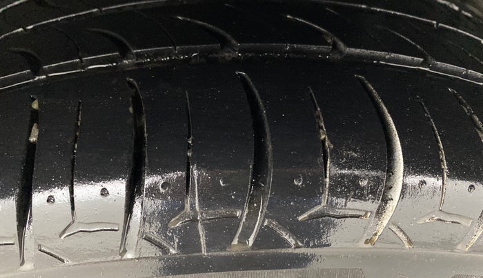 2022 Hyundai NEW I20 ASTA(O) 1.5 CRDI DUAL TONE, Diesel, Manual, 1,02,748 km, Left Rear Tyre Tread