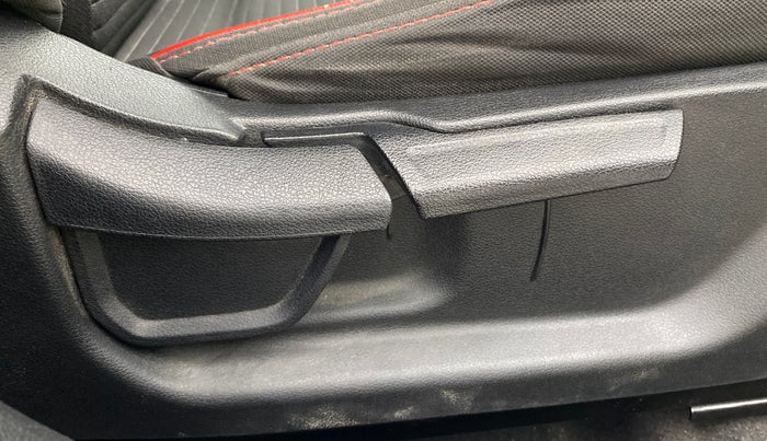 2022 Hyundai NEW I20 ASTA(O) 1.5 CRDI DUAL TONE, Diesel, Manual, 1,02,748 km, Driver Side Adjustment Panel